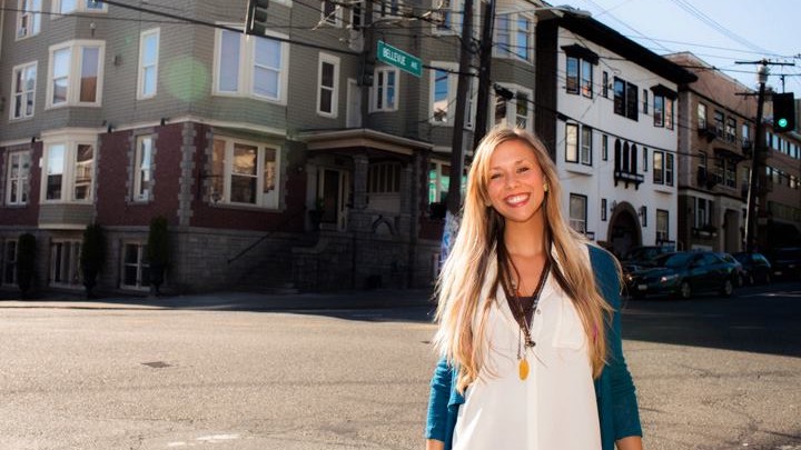 A Jeweler who engages her staff with weekly employee recognition and automated rewards.